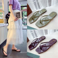 2021 Luxus Flip Flop Slipper Nackt Beach Outdoor Slipper Frauen Schuhe Sandalen PVC Jelly Pantoffeln Feste Farbe Flip Flop